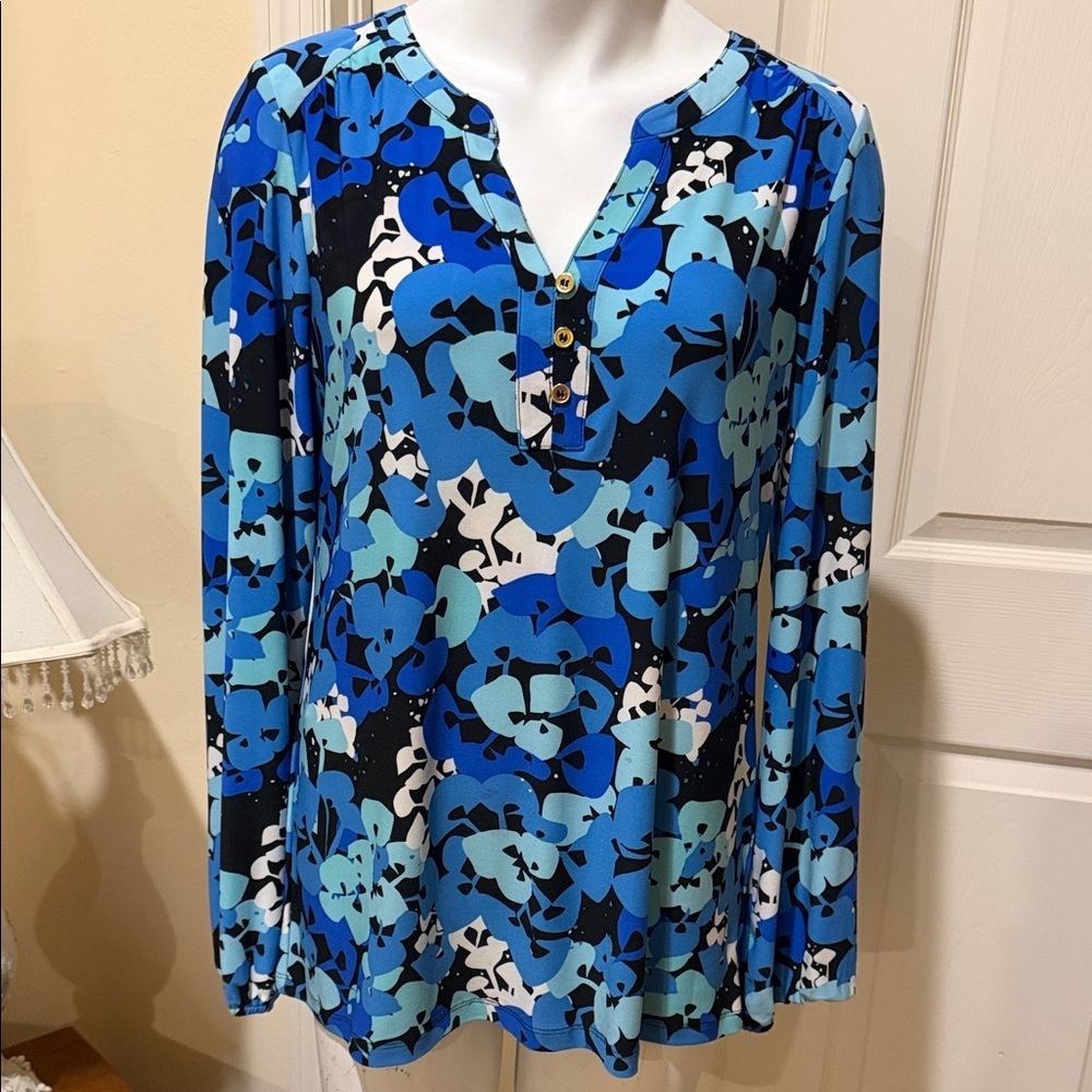Pappagallo Blue Floral Print V-Neck Long Sleeve Top small. Gold accent buttons